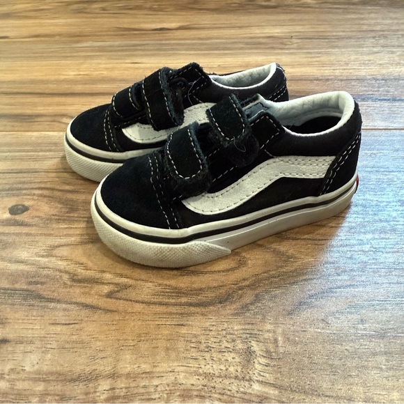 Vans Black and White Old Skool Sneakers Classic Skate Style - Picture 3 of 9
